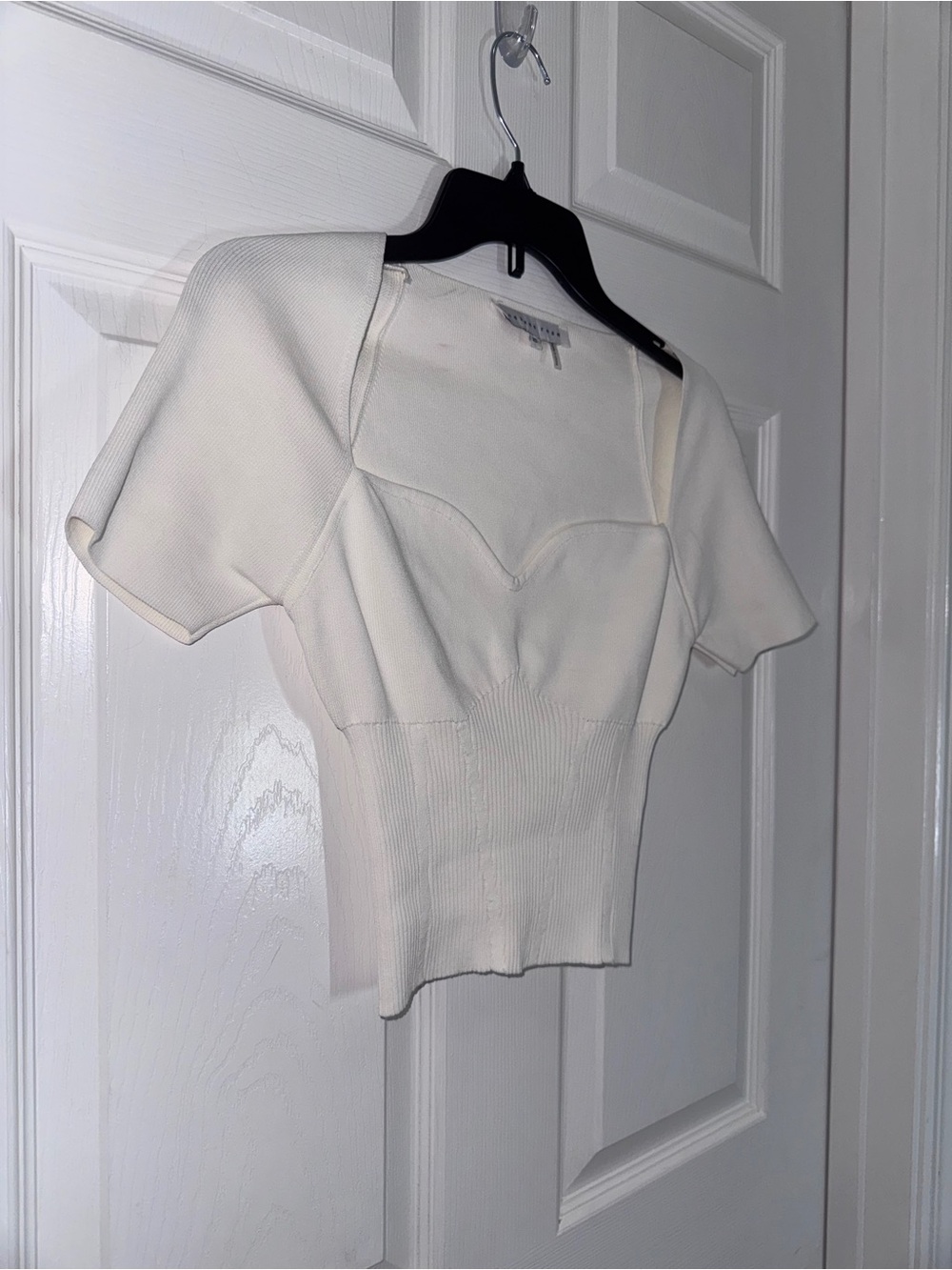 2.7 AUGUST APPAREL Cream Short Sleeve Sweetheart-Neck Ribbed Crop Sweater XS - Picture 2 of 6